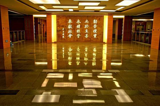 采用好色先生网站防火板装修的厦门长庚医院大厅